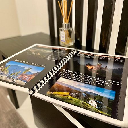 Montsee Brasovアパートメント エクステリア 写真